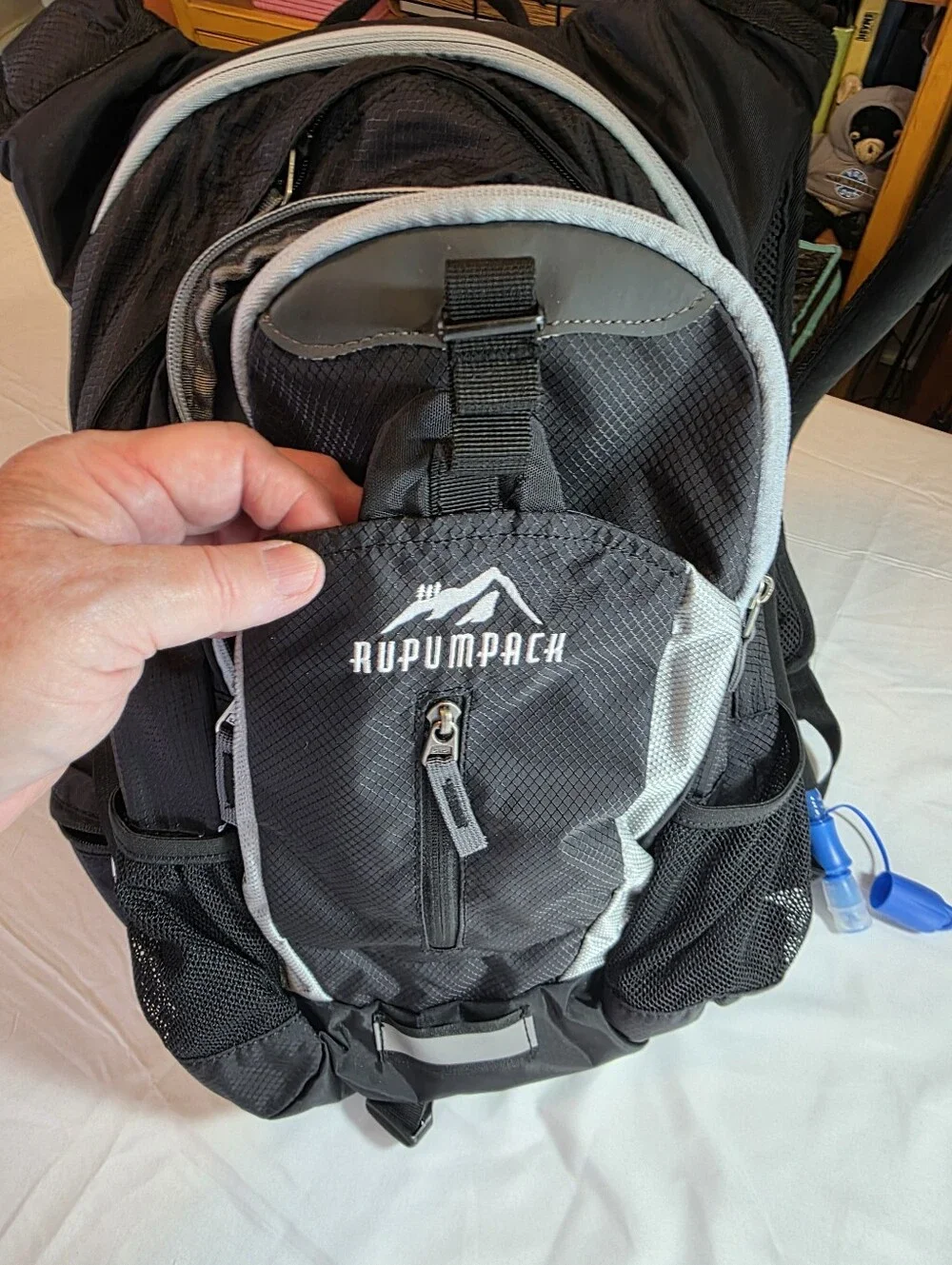 RUPUMPACK Hydration Backpack 2L Insulated Water Bladder Men Women Kids EUC